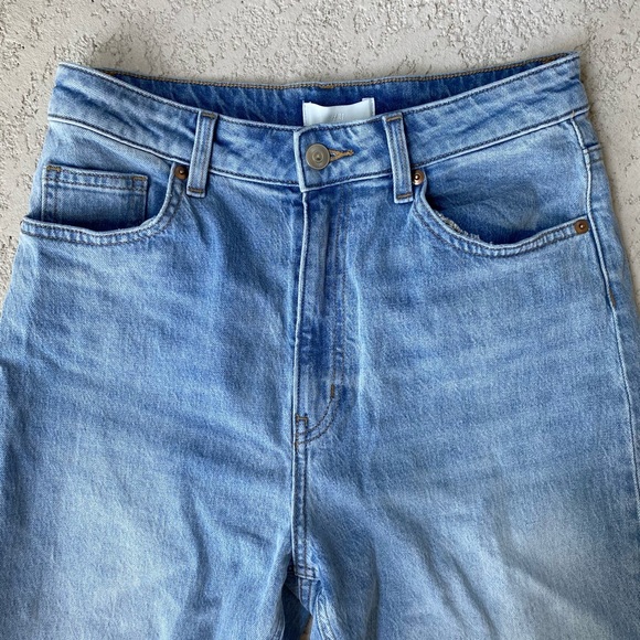 H&M | Light Jeans - Picture 2 of 7